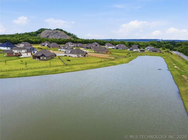 18951 E Orchard Circle, Catoosa, OK 74015