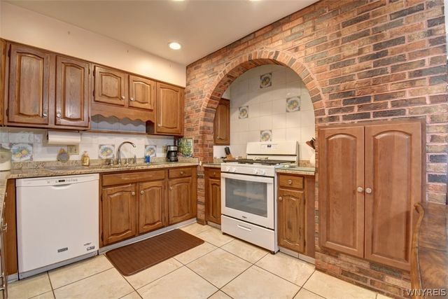 1835 North Forest Road, Amherst, NY 14221