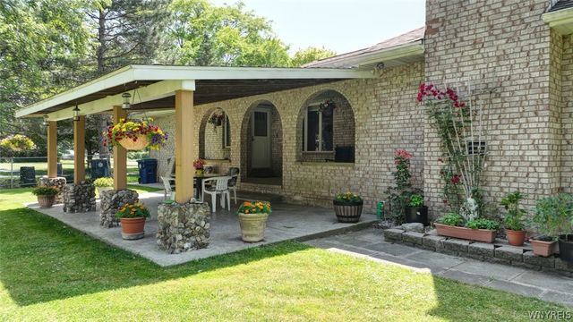 1835 North Forest Road, Amherst, NY 14221