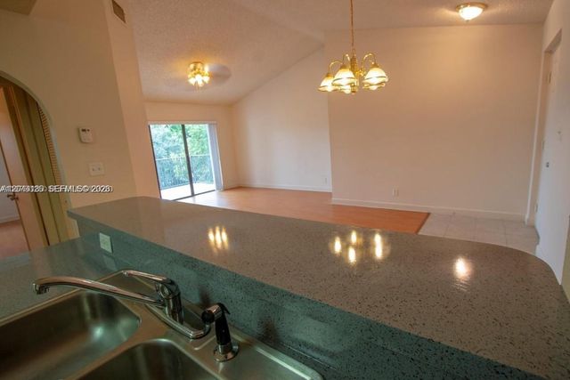 10105 W Sunrise Blvd 303, Plantation, FL 33322