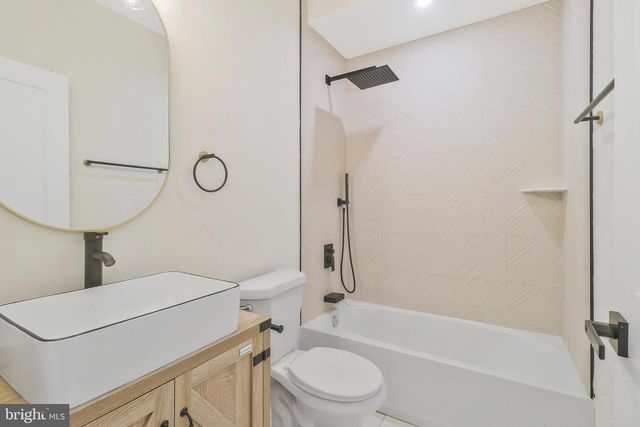 423 Lamont St NW # A, Washington, DC 20010