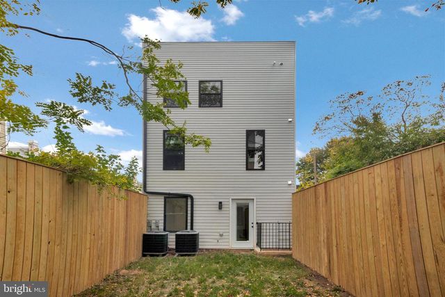 423 Lamont St NW # A, Washington, DC 20010