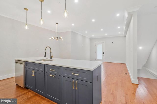 423 Lamont St NW # A, Washington, DC 20010