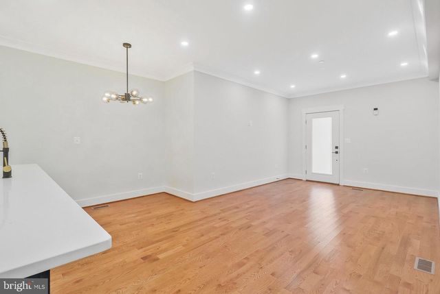423 Lamont St NW # A, Washington, DC 20010