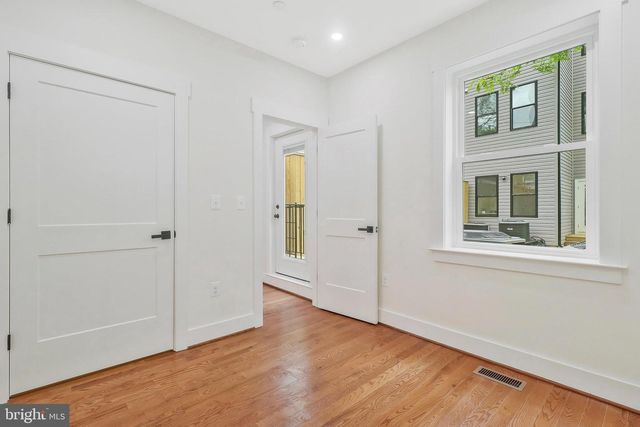 423 Lamont St NW # A, Washington, DC 20010