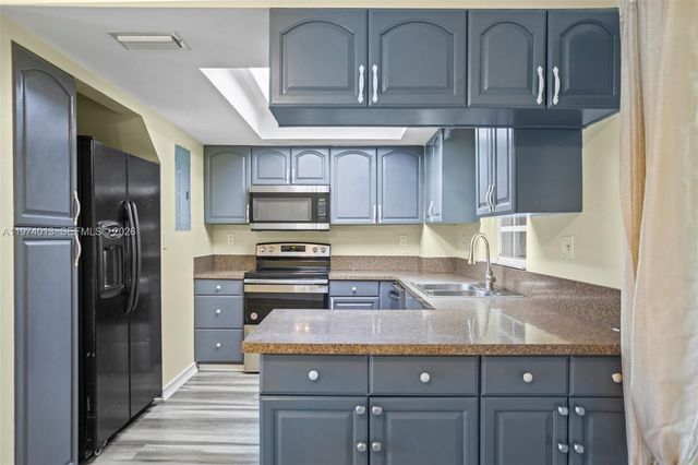 12261 Lake Loop Rd, Cooper City, FL 33330