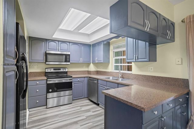 12261 Lake Loop Rd, Cooper City, FL 33330