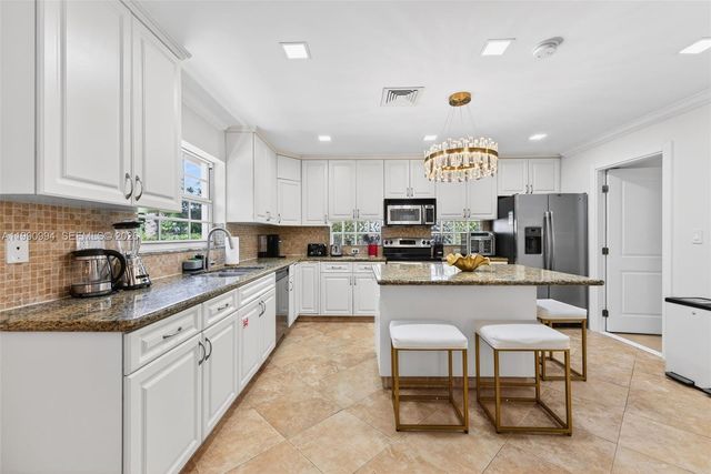 1661 Bel Air Ave, Lauderdale By The Sea, FL 33062