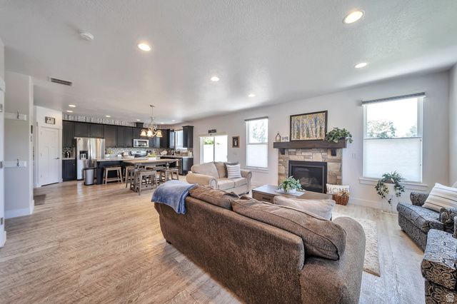 5608 S DUNETREE LN, Holladay, UT 84121