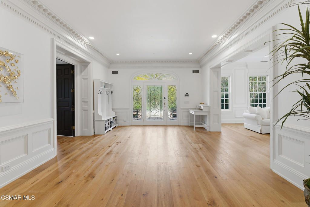 Image 13 of property listing at 517 Lakeview Canyon Road, Westlake Village, CA 91362