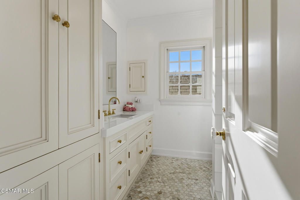 Image 49 of property listing at 517 Lakeview Canyon Road, Westlake Village, CA 91362