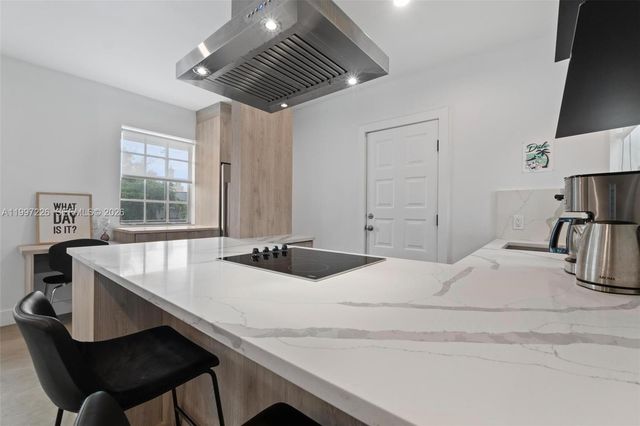 541 NE 62nd St 13, Miami, FL 33138