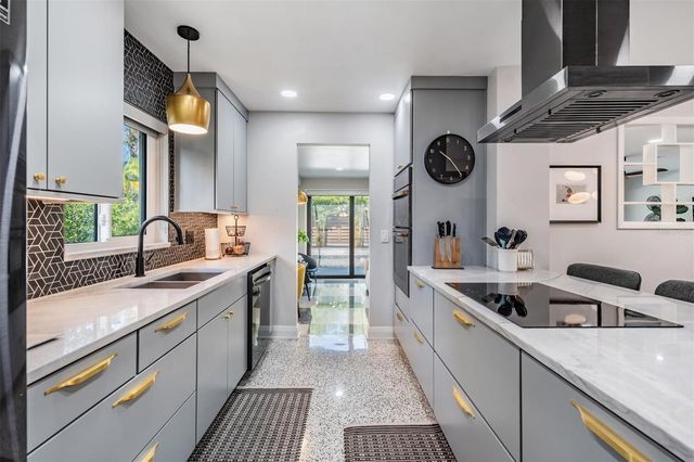 4130 N RIVER VIEW AVENUE, Tampa, FL 33607