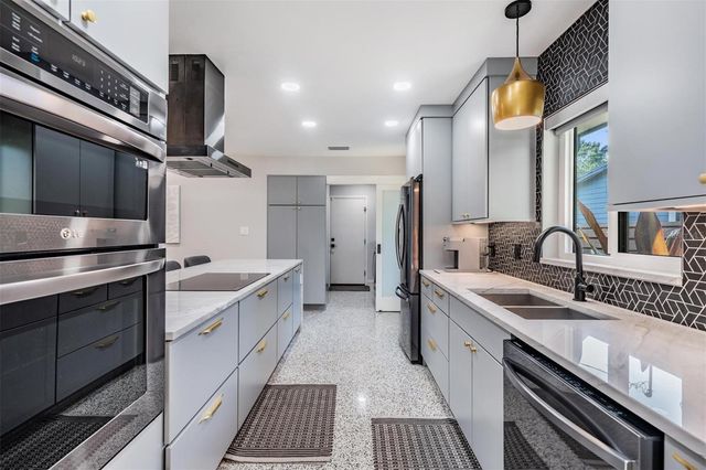 4130 N RIVER VIEW AVENUE, Tampa, FL 33607