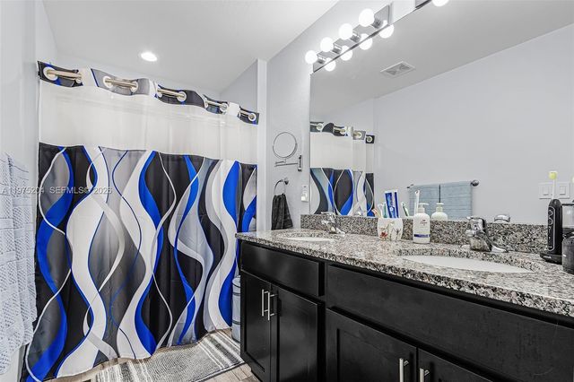 9032 Meadow Circle, La Belle, FL 33935