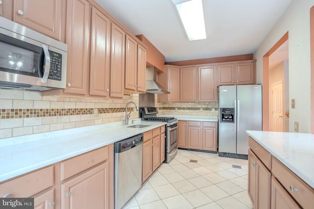 1604 YARROW CIR, Dayton, NJ 08810