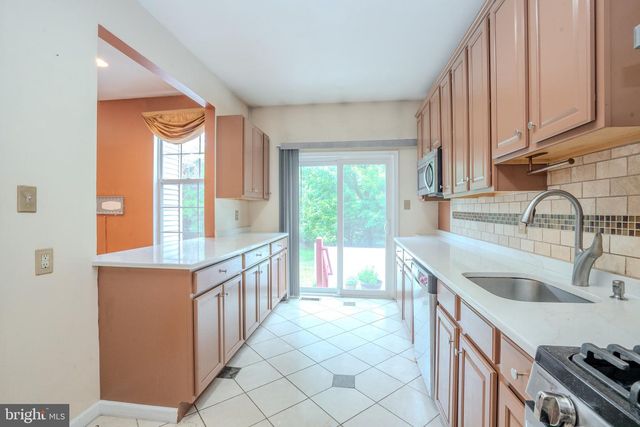 1604 YARROW CIR, Dayton, NJ 08810