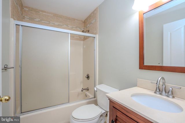 1604 YARROW CIR, Dayton, NJ 08810