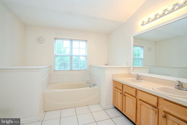 1604 YARROW CIR, Dayton, NJ 08810