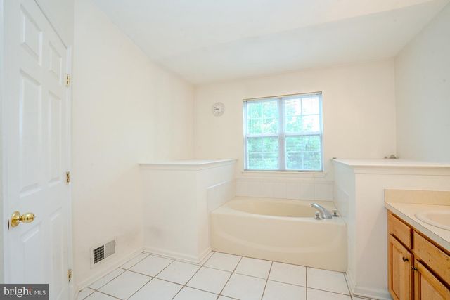 1604 YARROW CIR, Dayton, NJ 08810
