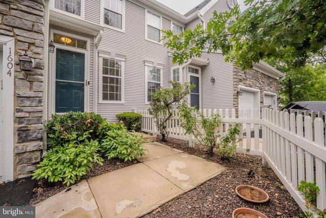1604 YARROW CIR, Dayton, NJ 08810