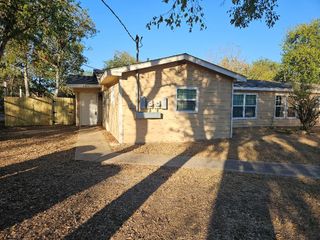 105 W Ila ST A, Elgin, TX 78621