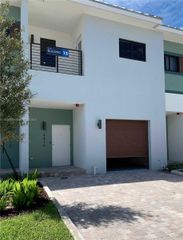 4416 NW 9th St, Plantation, FL 33317