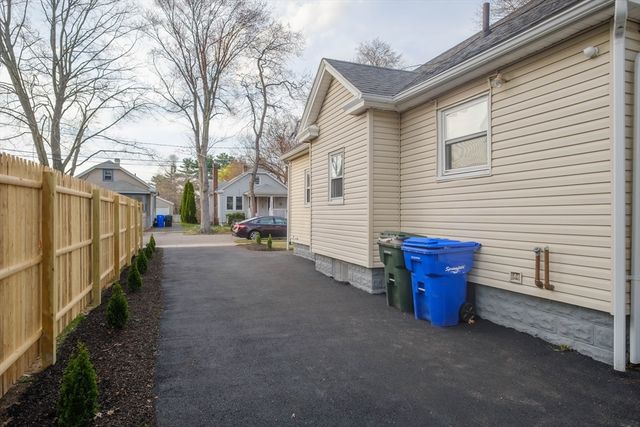 23 Eldert St, Springfield, MA 01109