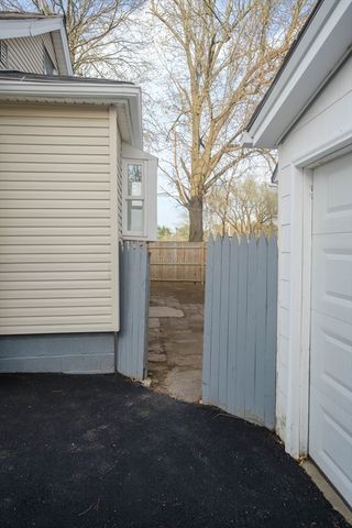 23 Eldert St, Springfield, MA 01109