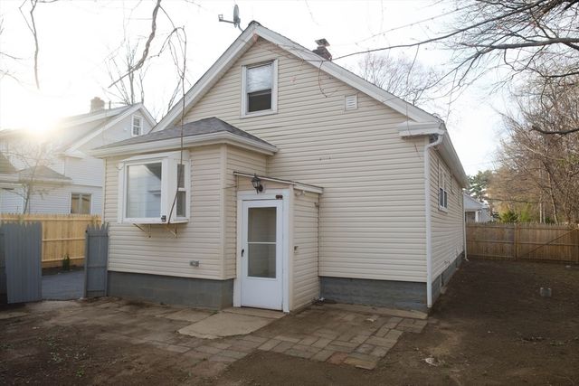 23 Eldert St, Springfield, MA 01109