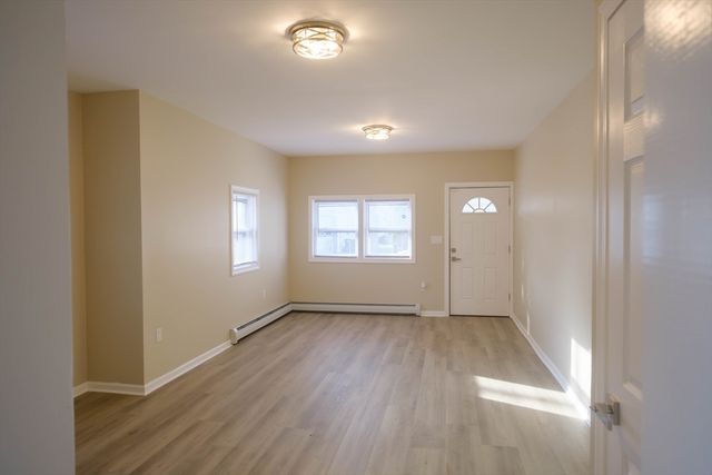 23 Eldert St, Springfield, MA 01109