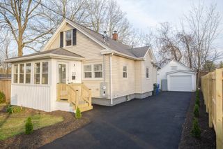 23 Eldert St, Springfield, MA 01109