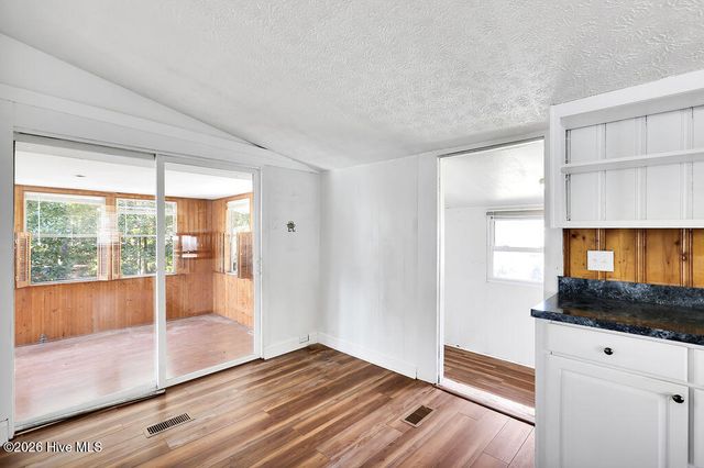 424 W West Street, Southport, NC 28461