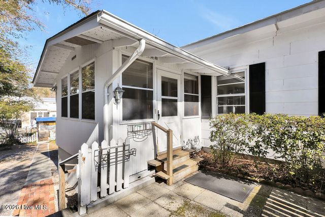 424 W West Street, Southport, NC 28461