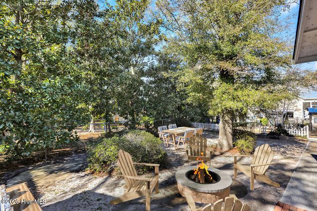 424 W West Street, Southport, NC 28461