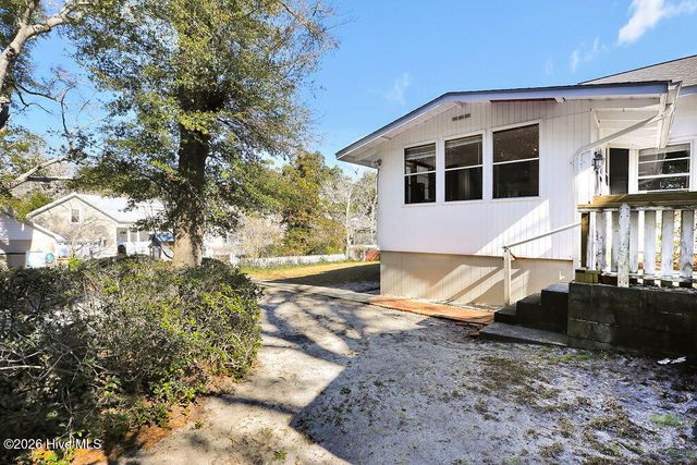 424 W West Street, Southport, NC 28461
