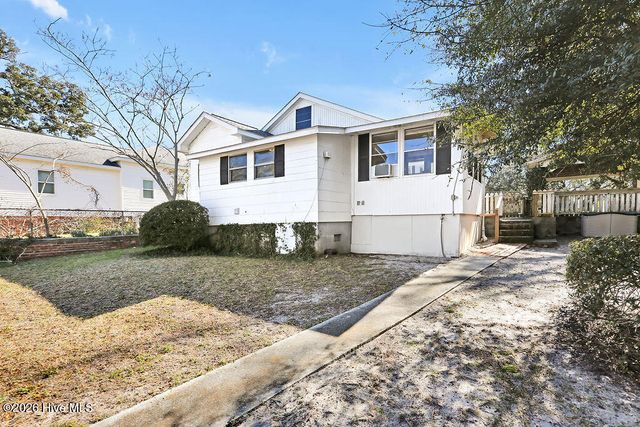 424 W West Street, Southport, NC 28461