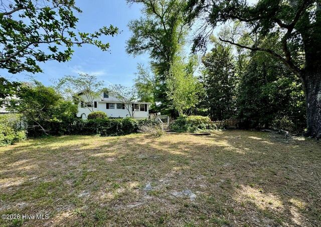 424 W West Street, Southport, NC 28461