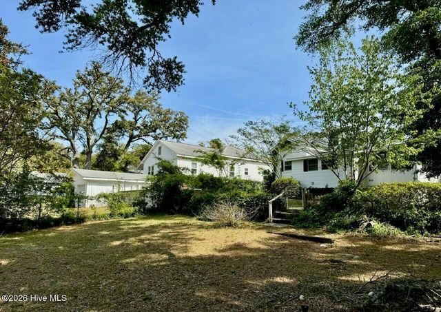 424 W West Street, Southport, NC 28461