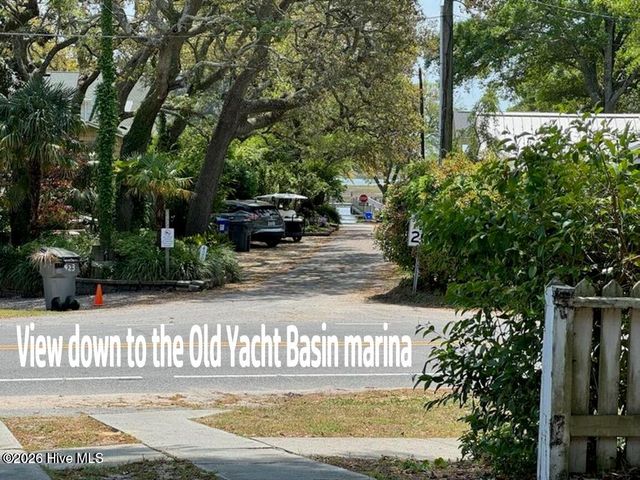 424 W West Street, Southport, NC 28461