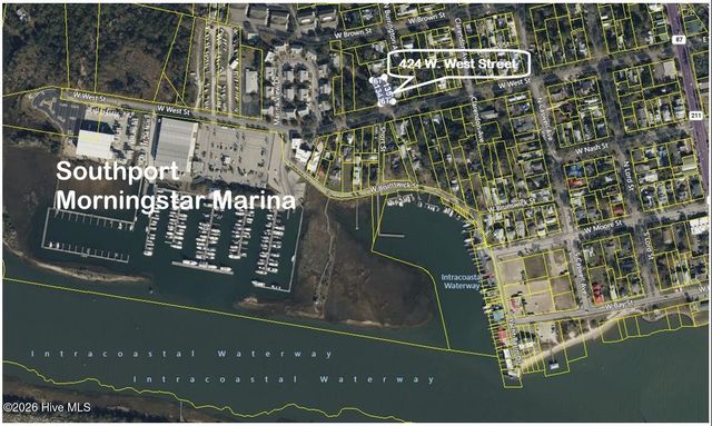 424 W West Street, Southport, NC 28461