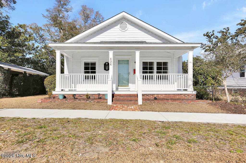 424 W West Street, Southport, NC 28461