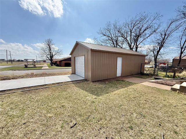 1601 C Street, Snyder, OK 73566