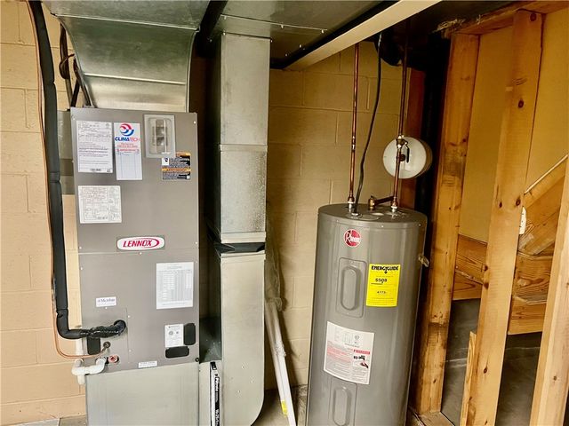 307 Countryside Dr, Robinson Twp, PA 15136