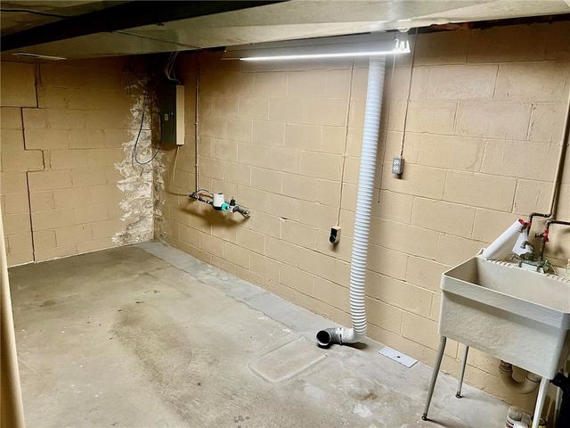 307 Countryside Dr, Robinson Twp, PA 15136