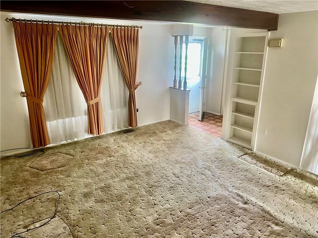 307 Countryside Dr, Robinson Twp, PA 15136