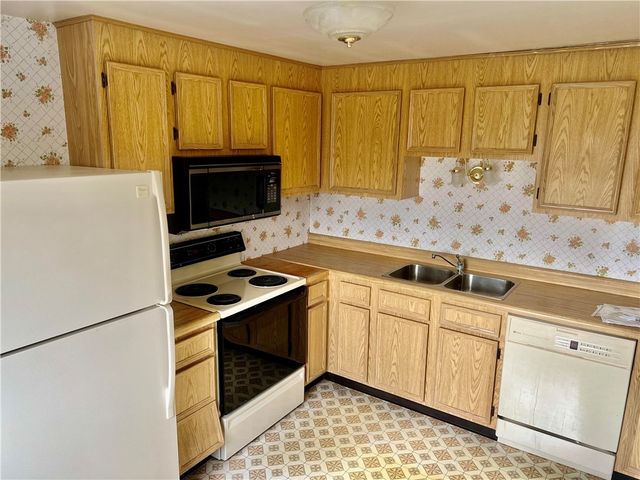 307 Countryside Dr, Robinson Twp, PA 15136