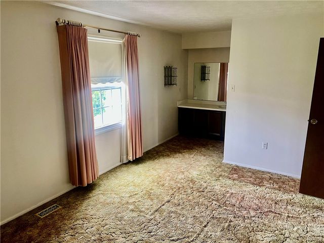 307 Countryside Dr, Robinson Twp, PA 15136