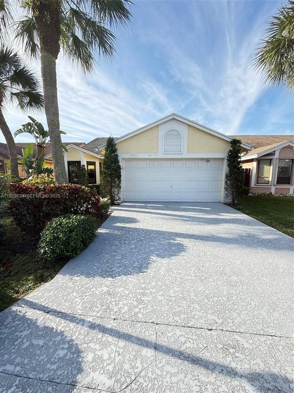 8582 Jared Way, Boca Raton, FL 33433