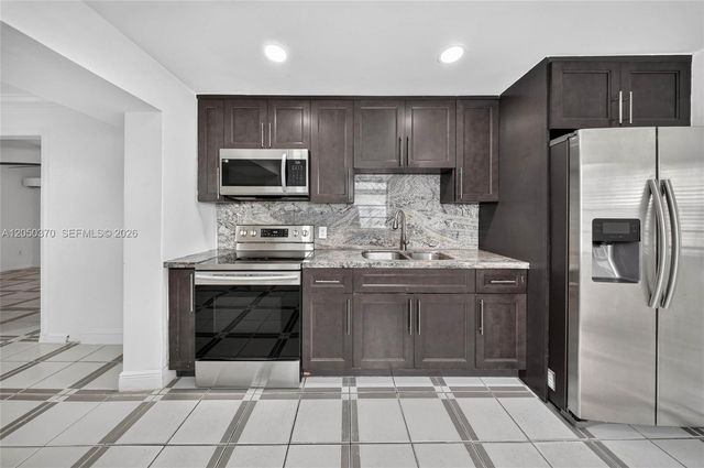 6161 E 4th Avenue, Hialeah, FL 33013